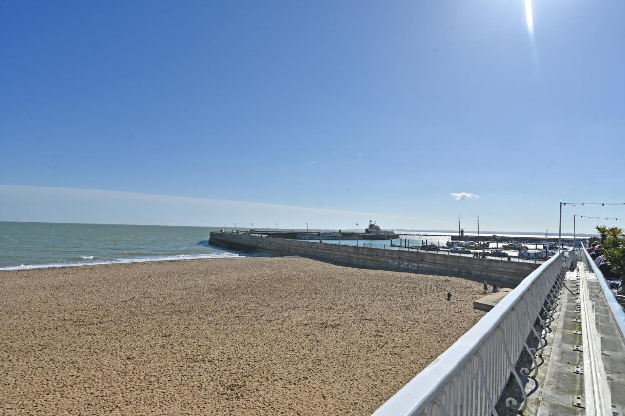 Spacious Designer 2Br Executive Apt, Near Beach & Marina, Central Location Ramsgate Luaran gambar