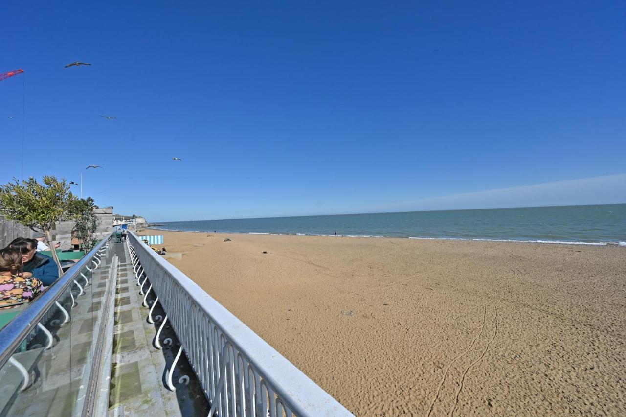 Spacious Designer 2Br Executive Apt, Near Beach & Marina, Central Location Ramsgate Luaran gambar